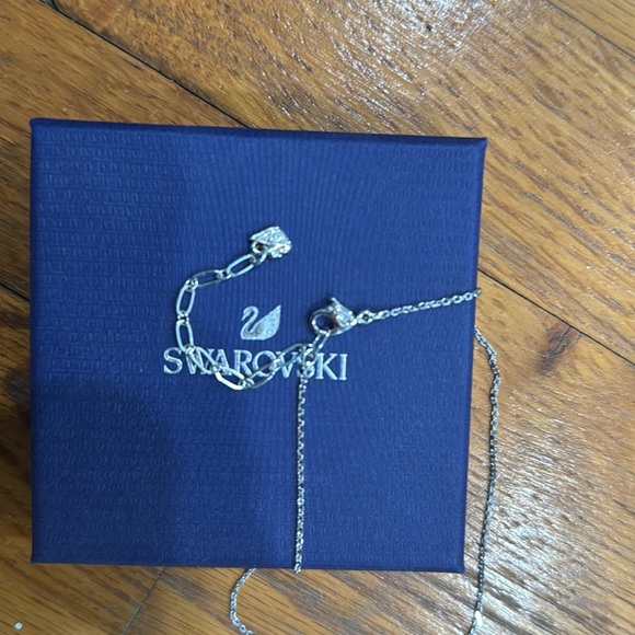 Swarovski earring and necklace set - Picture 2 of 7